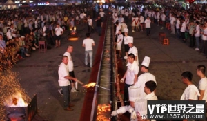 世界上最长的烧烤摊 出现在菲律宾长8千米8000人参加