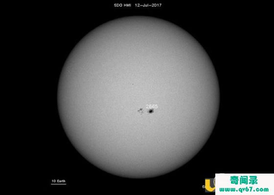 太阳表面出现阔12万公里的巨型太阳黑子 可能会产生太阳耀斑和巨大辐射风暴是真的还是假的？