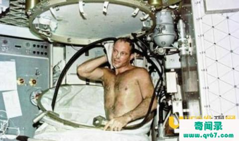 太空中如何洗澡？ 专家称宇航员连尿液都要回收再利用真相究竟是什么？