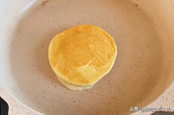 宝宝辅食苹果鸡蛋松饼的做法（宝宝辅食苹果奶香松饼）(7)
