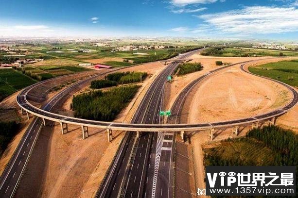 世界上最长的沙漠高速公路 京新高速长2540千米(花费370亿)