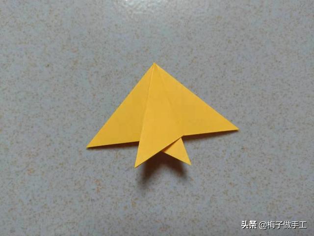 儿童折纸简单手工鱼（简单四步就能折一条燕鱼）(5)