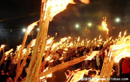 火把节是哪个民族的节日，除了彝族外还有这些民族也有火把节