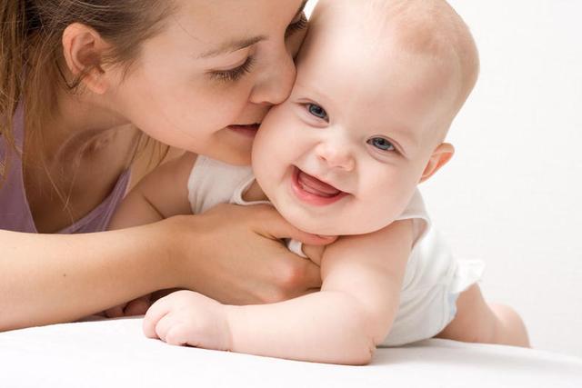 如何避免宝宝长奶癣（妈妈应该这样护理）(6)