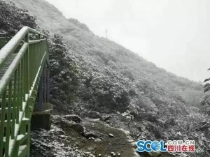 值得去的旅游景点四川看雪四川多家景区降入秋初雪8