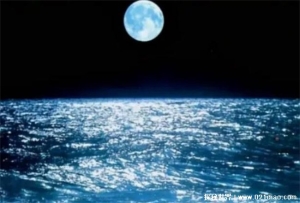 月亮的变化，对海洋潮汐也有不同程度的影响天体的引力