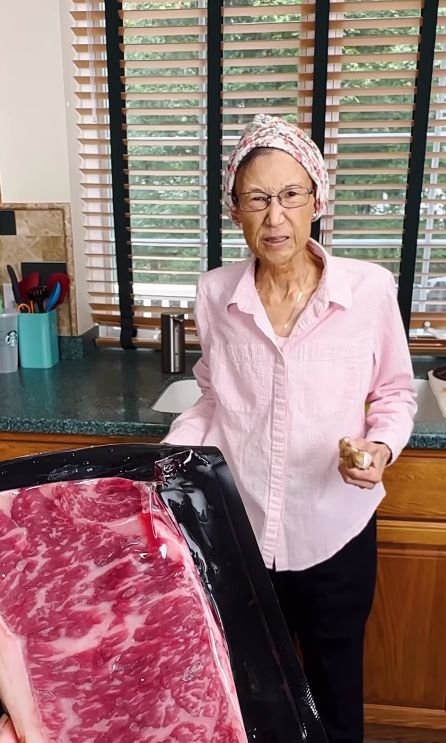67岁千万级网红奶奶癌逝 从工程师转行美食博主，曾登《福布斯》