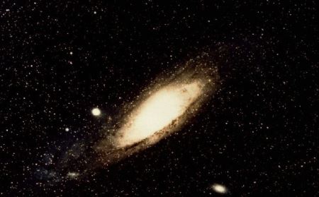 詹姆斯·韦伯望远镜发现比银河系更大的古老星系ZF