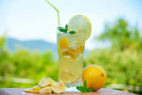 喝柠檬水能美白吗饮后能否晒太阳