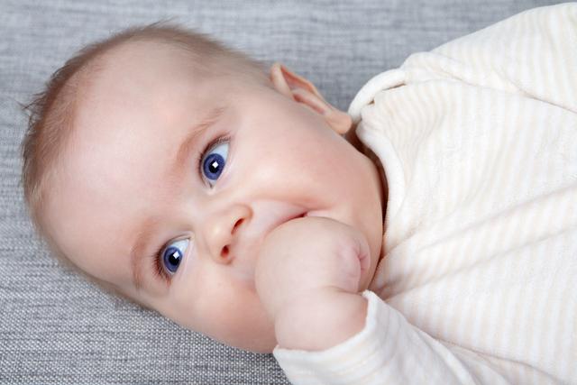 婴儿调皮的表现（16个月宝宝调皮了）(1)
